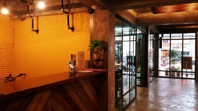 Zen Rooms Zleepmotion Банкок Екстериор снимка